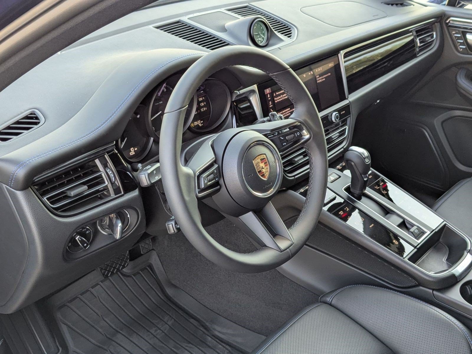 Certified 2026 Porsche Macan AWD/4WD video 4