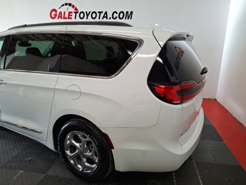 Used 2022 Chrysler Pacifica Limited image 5