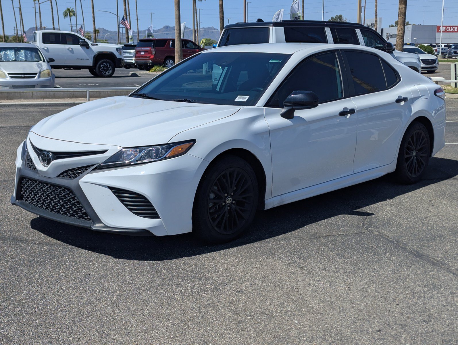 Used 2020 Toyota Camry SE w/ Carpet Mat Package FWD image 5