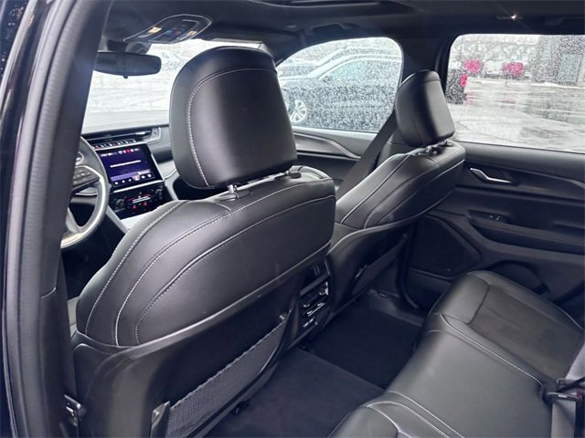 Used 2024 Jeep Grand Cherokee Altitude image 24