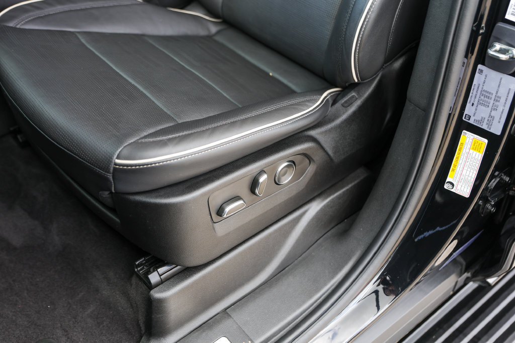 Used 2023 Cadillac Escalade Sport w/ Touring Package AWD/4WD image 8