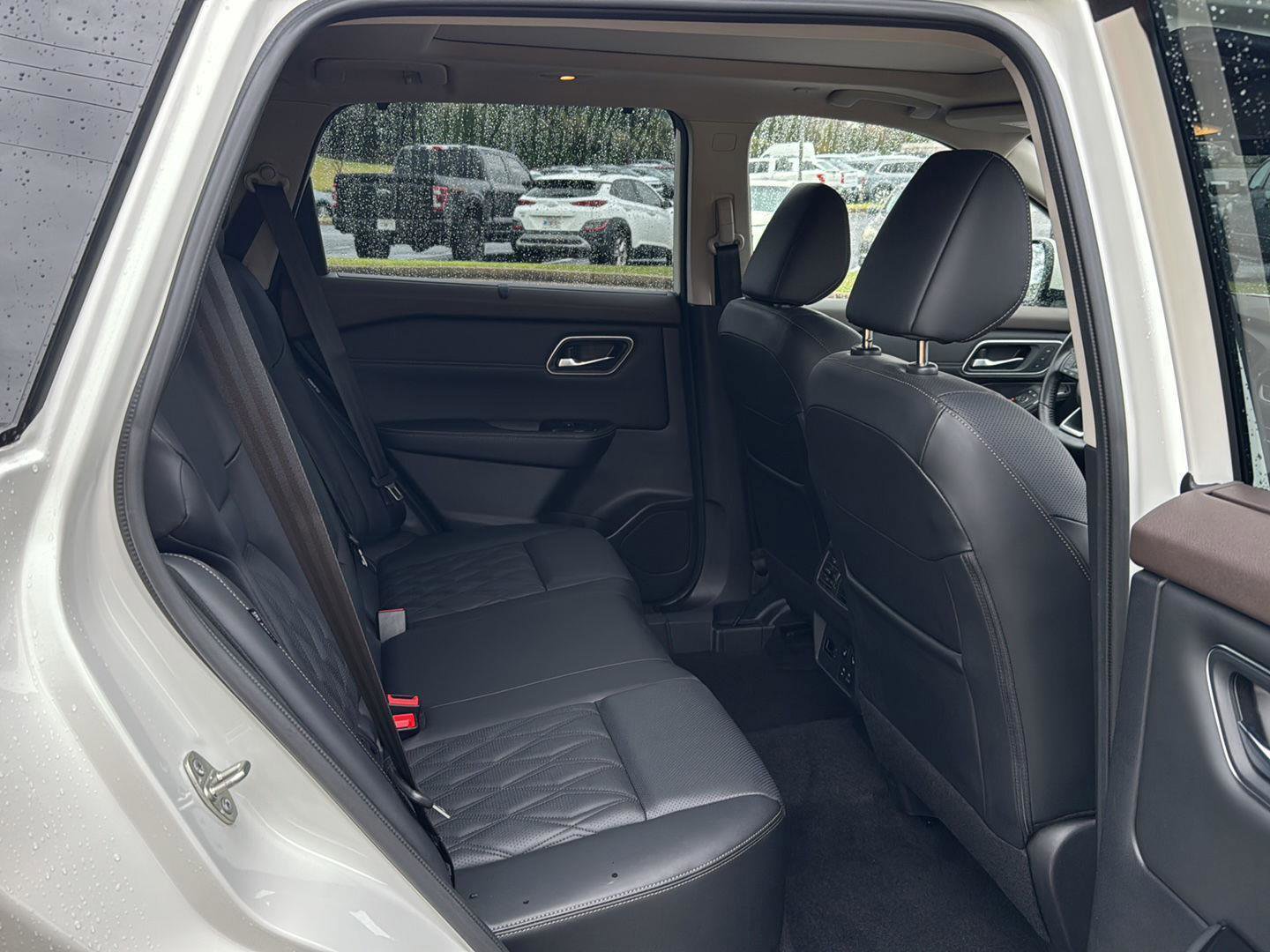 Used 2023 Nissan Rogue Platinum w/ Platinum Premium Package image 11