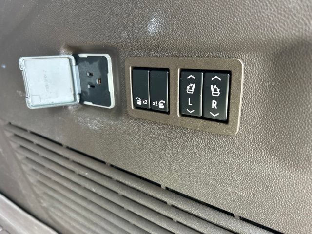 Used 2022 GMC Yukon XL SLT w/ SLT Premium Package AWD/4WD image 44