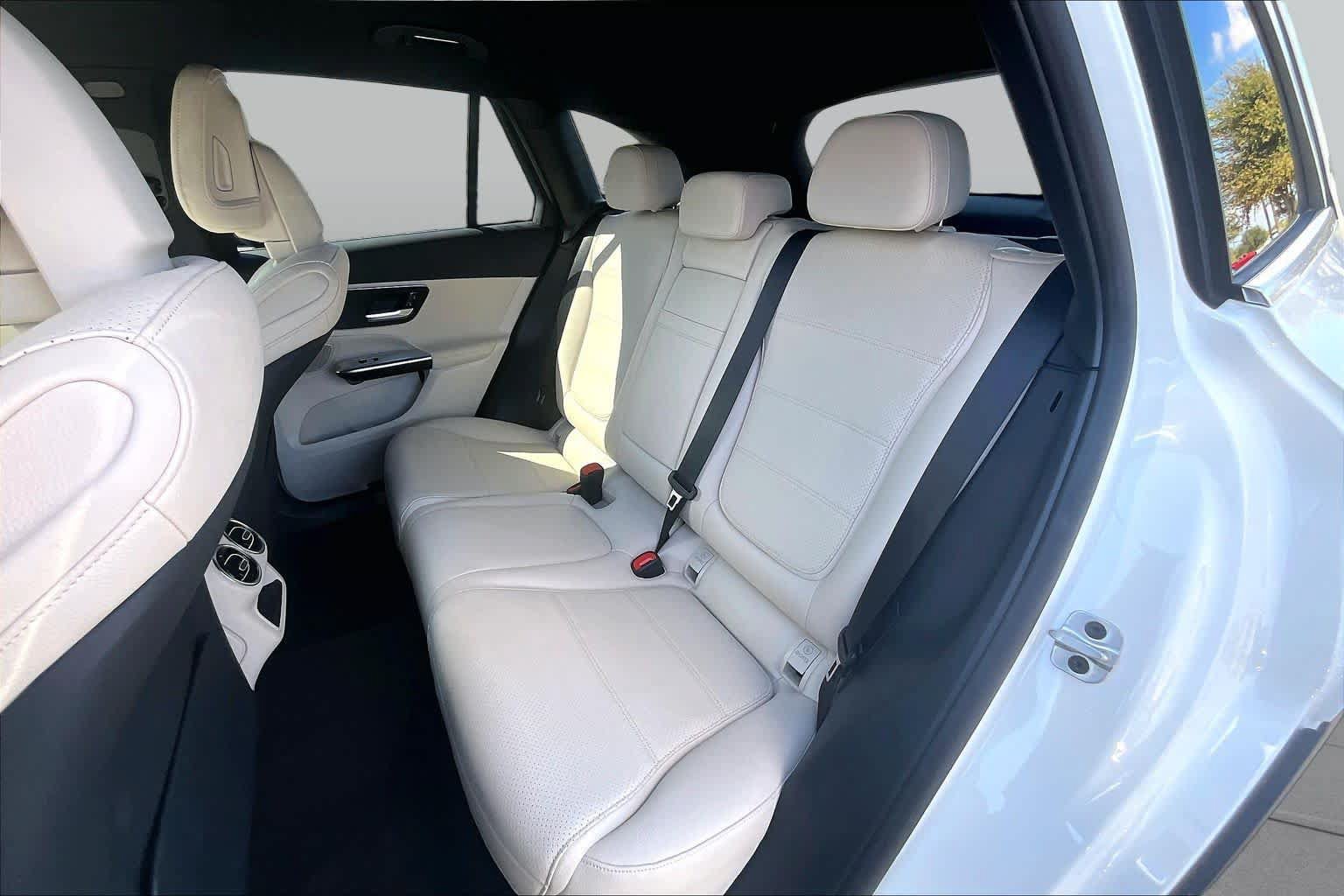 Used 2025 Mercedes-Benz GLC 300 4MATIC image 21