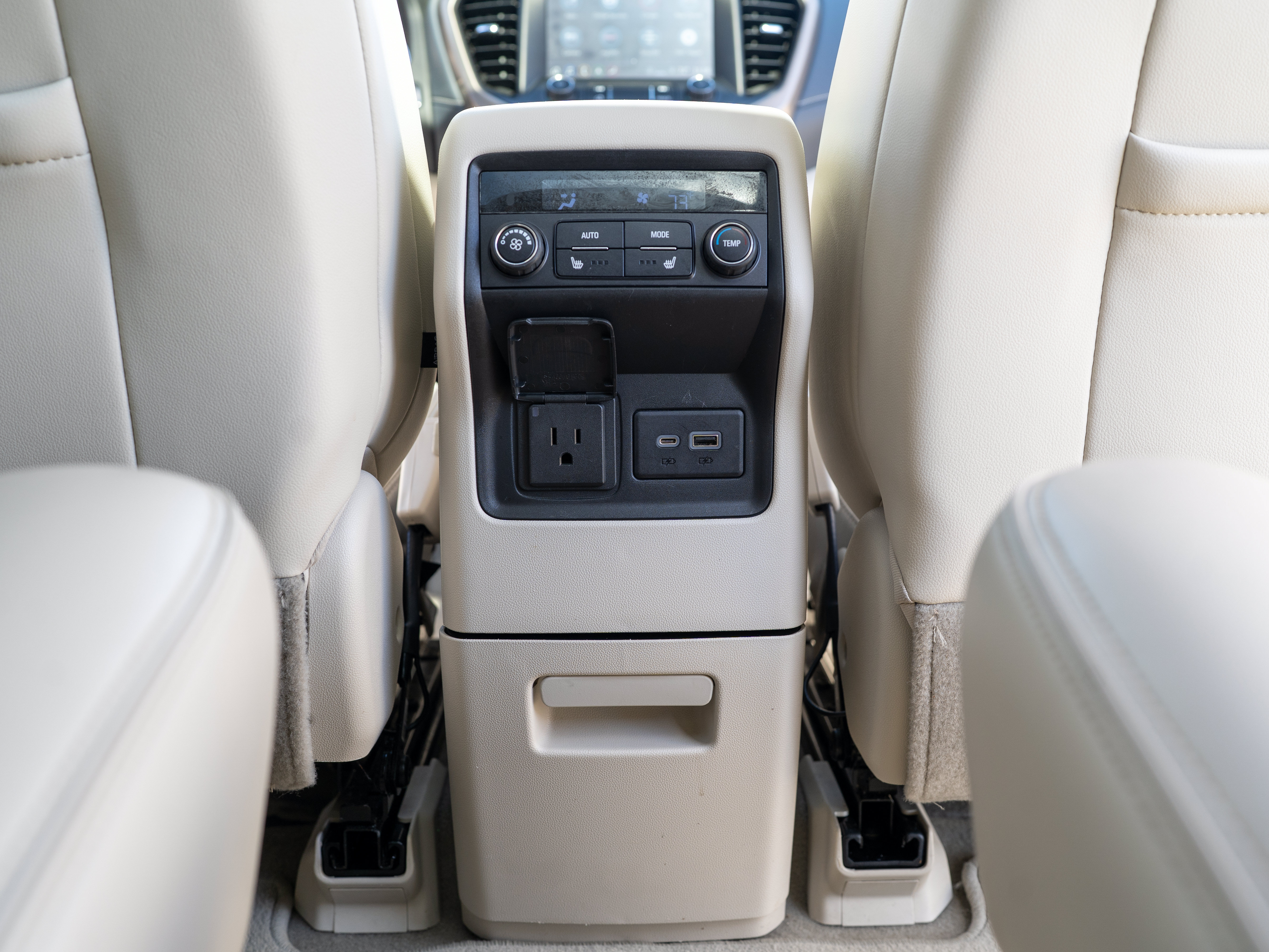 Used 2023 GMC Acadia Denali w/ Denali Ultimate Package FWD image 10