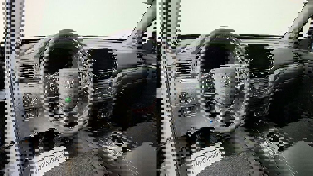 Used 2025 Honda Ridgeline Sport image 12