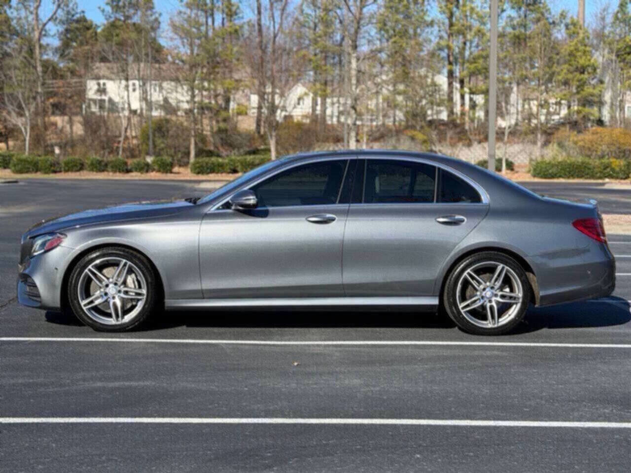 Used 2017 Mercedes-Benz E 300 4MATIC image 4