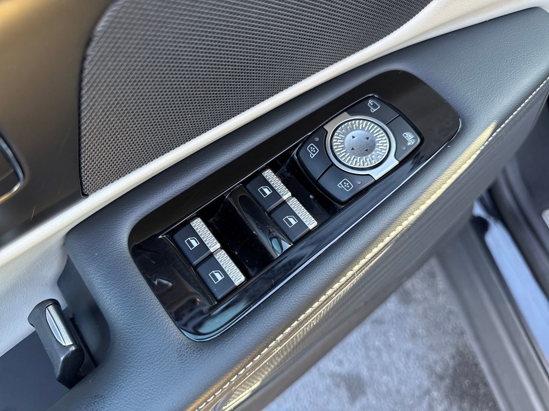 Used 2024 Lincoln Nautilus Reserve image 25