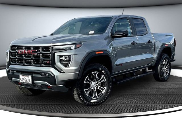 Used 2025 GMC Canyon AT4 image 3