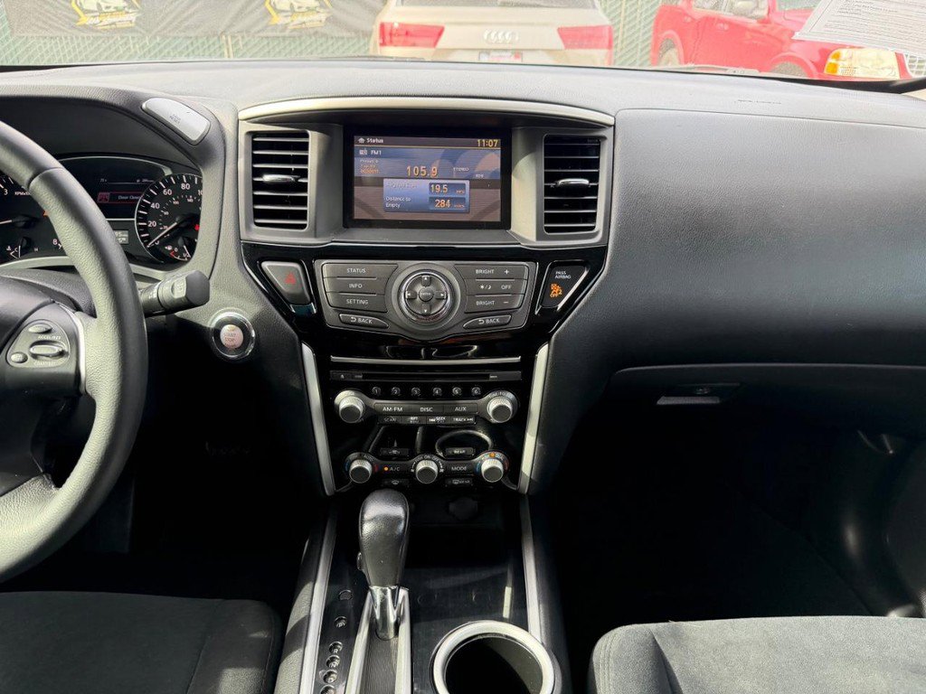 Used 2015 Nissan Pathfinder SV image 25
