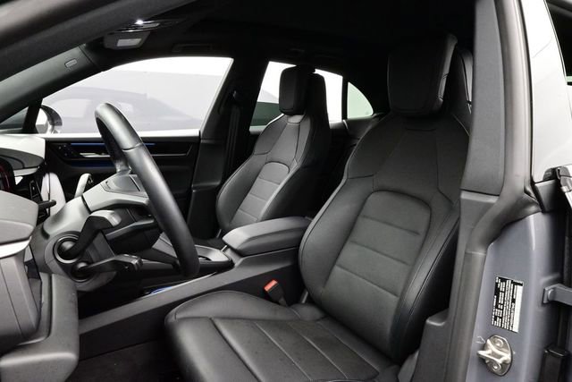 Used 2025 Porsche Macan Electric RWD image 5