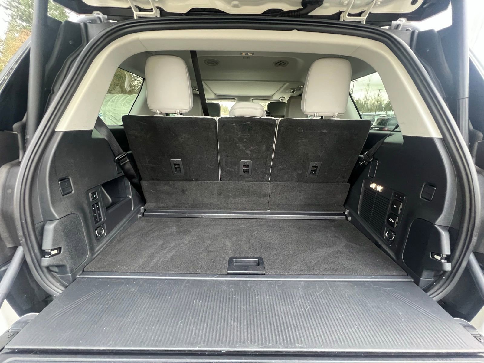 Used 2025 Ford Expedition Active image 7