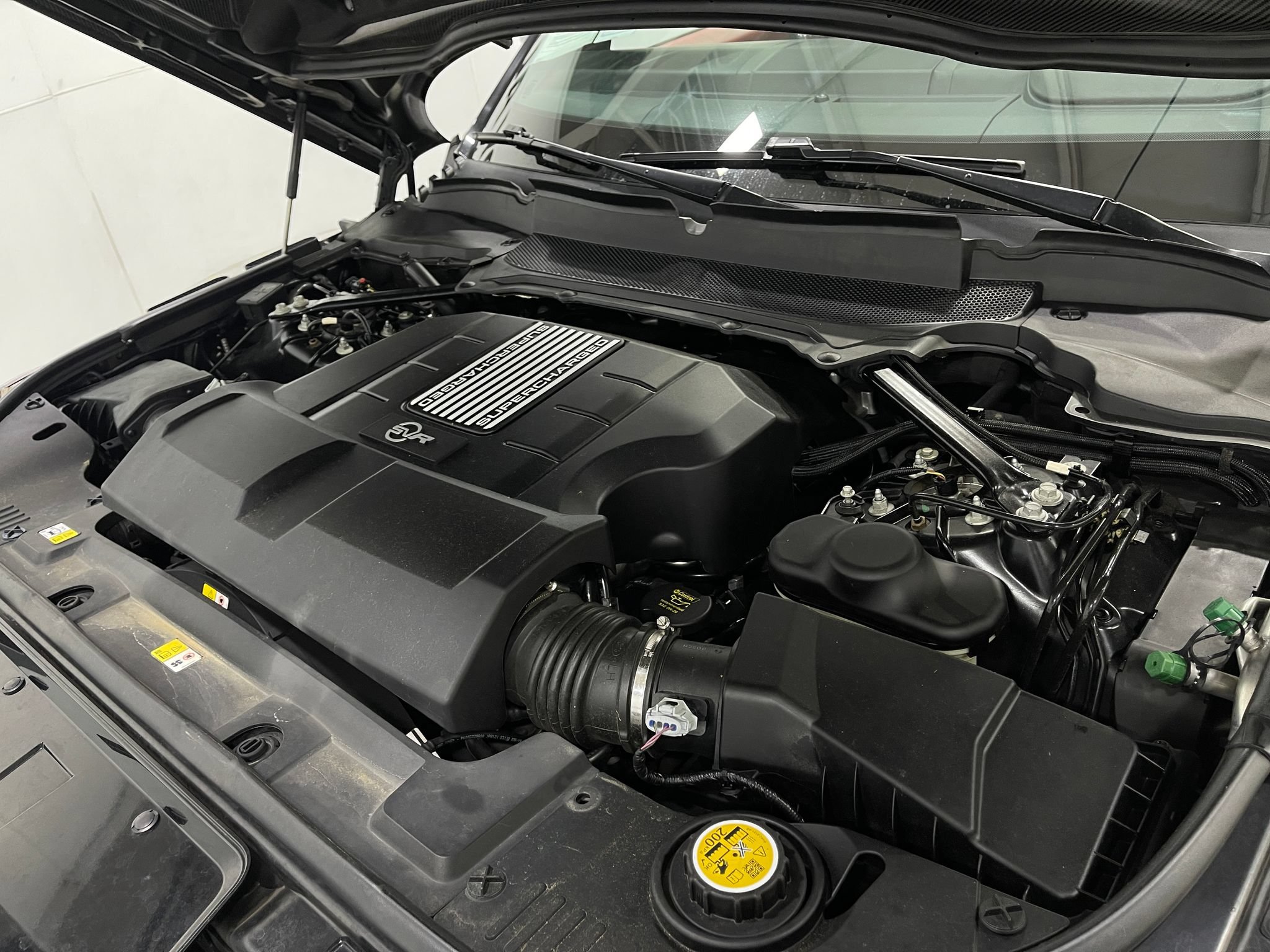 Used 2020 Land Rover Range Rover Sport SVR AWD/4WD image 28
