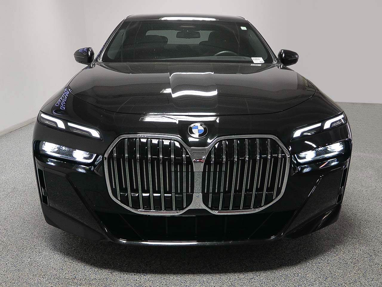 Used 2025 BMW 740i xDrive AWD/4WD image 2