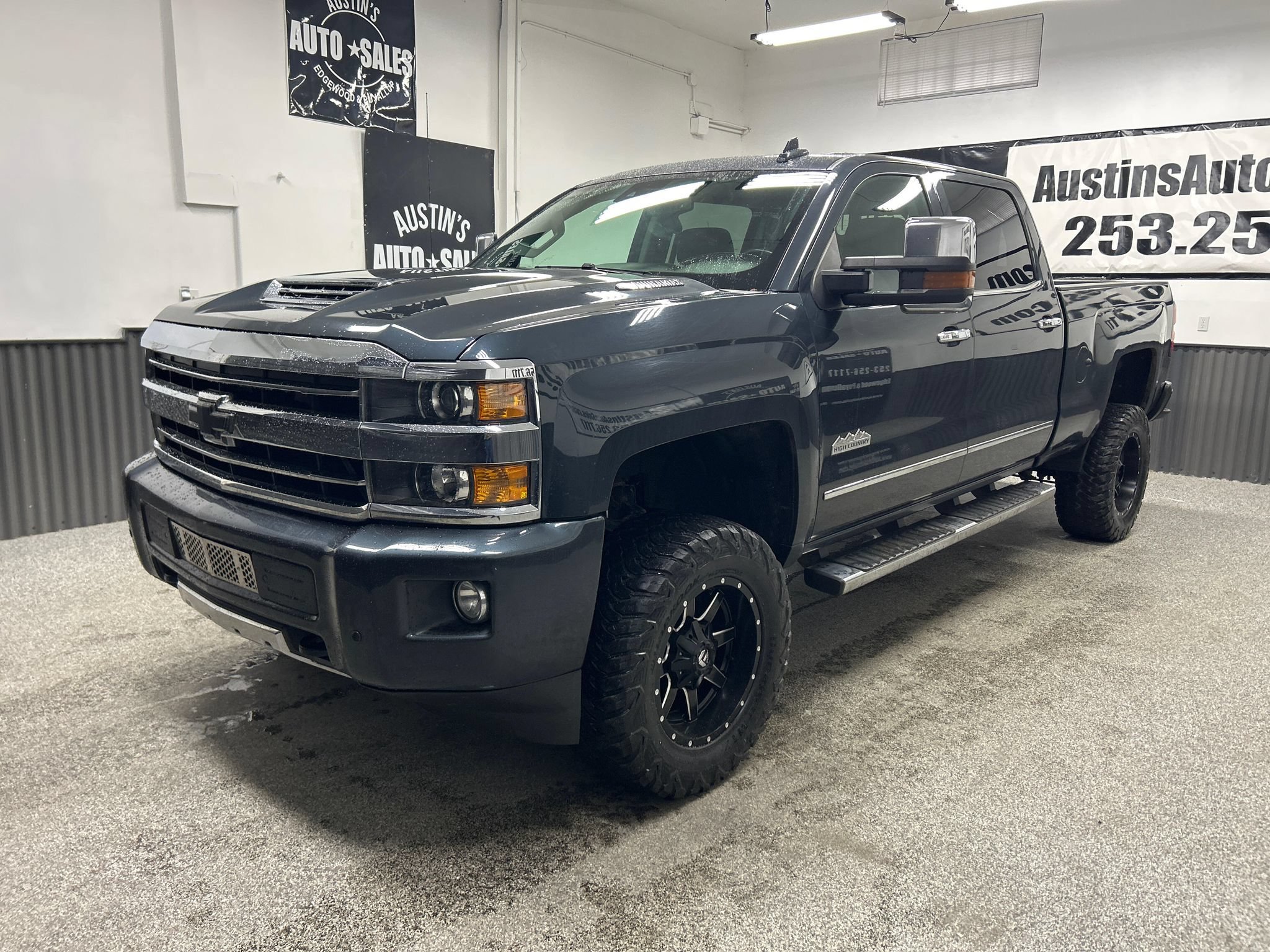 Used 2018 Chevrolet Silverado 2500 High Country AWD/4WD image 3
