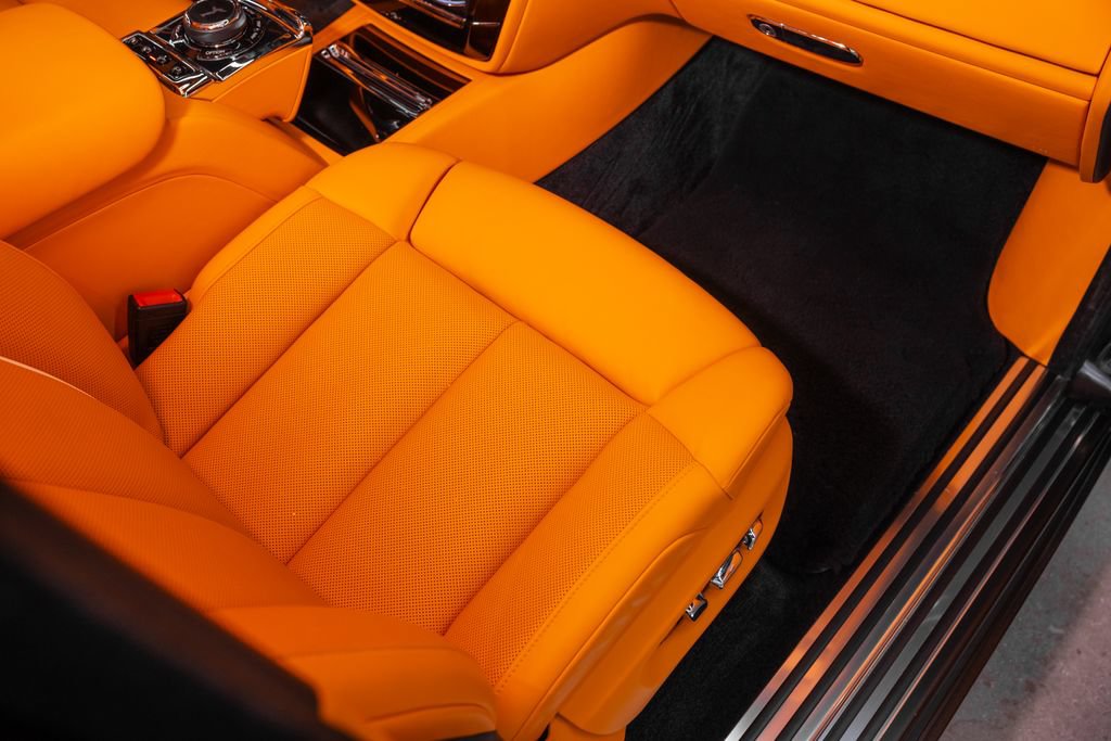 Used 2024 Rolls-Royce Phantom Sedan RWD image 34