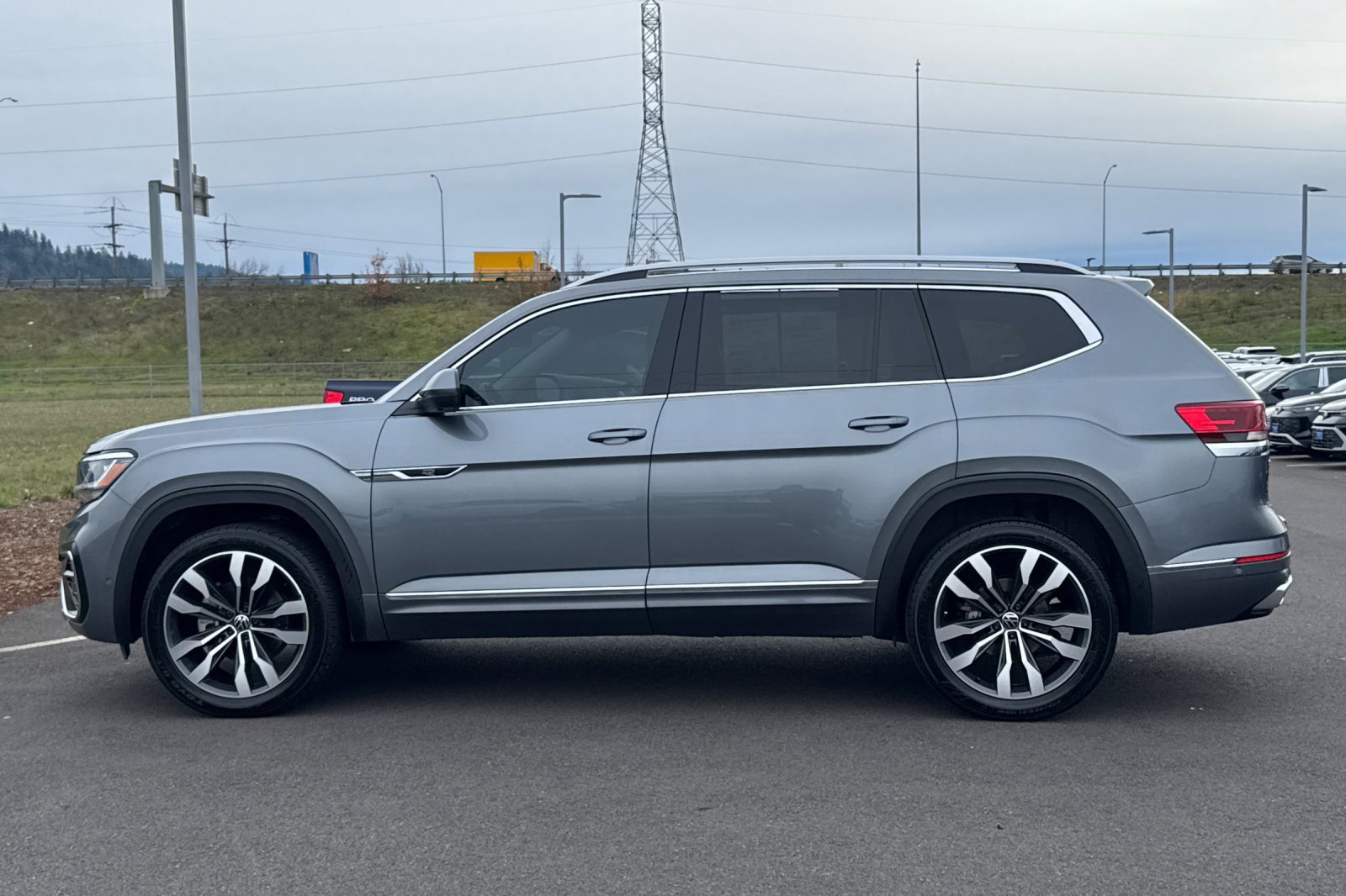 Used 2022 Volkswagen Atlas SEL Premium image 6