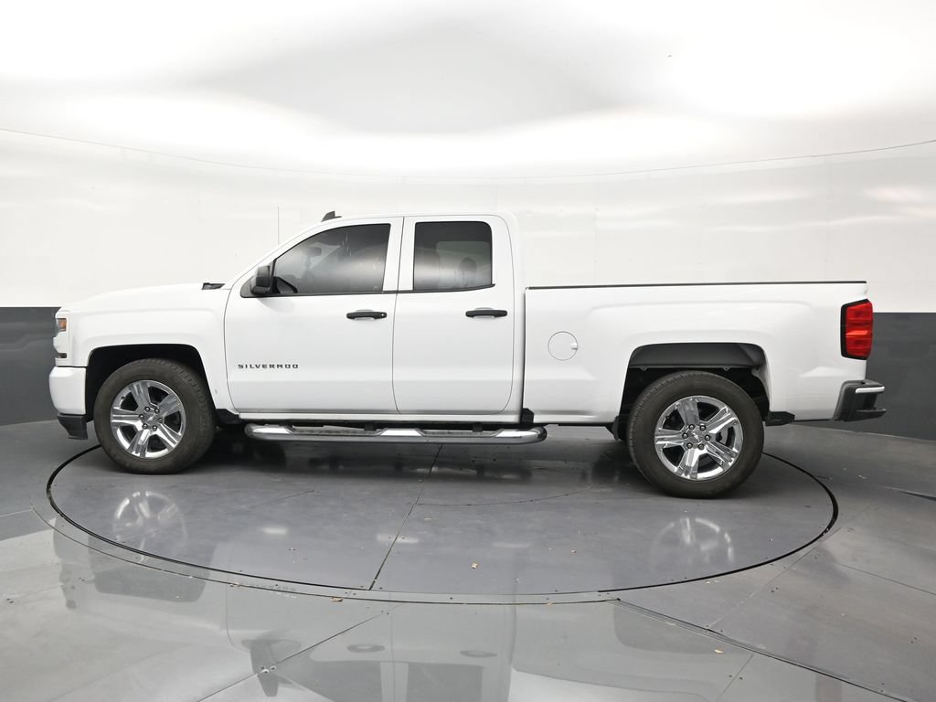 Used 2018 Chevrolet Silverado 1500 Custom w/ Custom Value Package RWD image 2