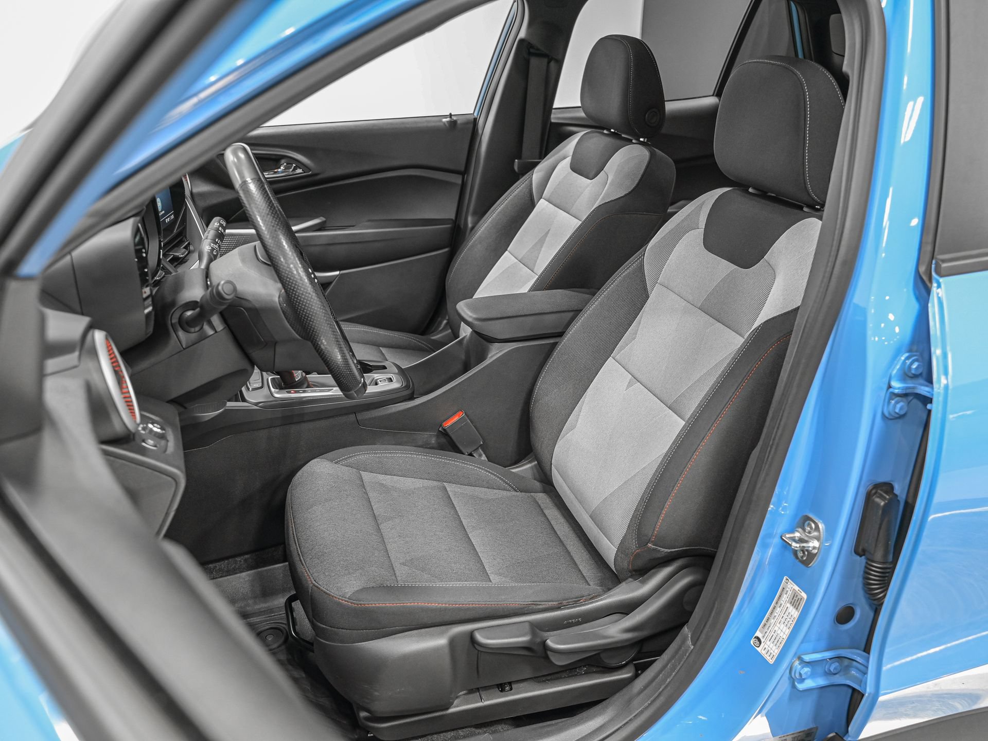 Used 2025 Chevrolet Trax RS w/ Driver Confidence Package FWD image 17