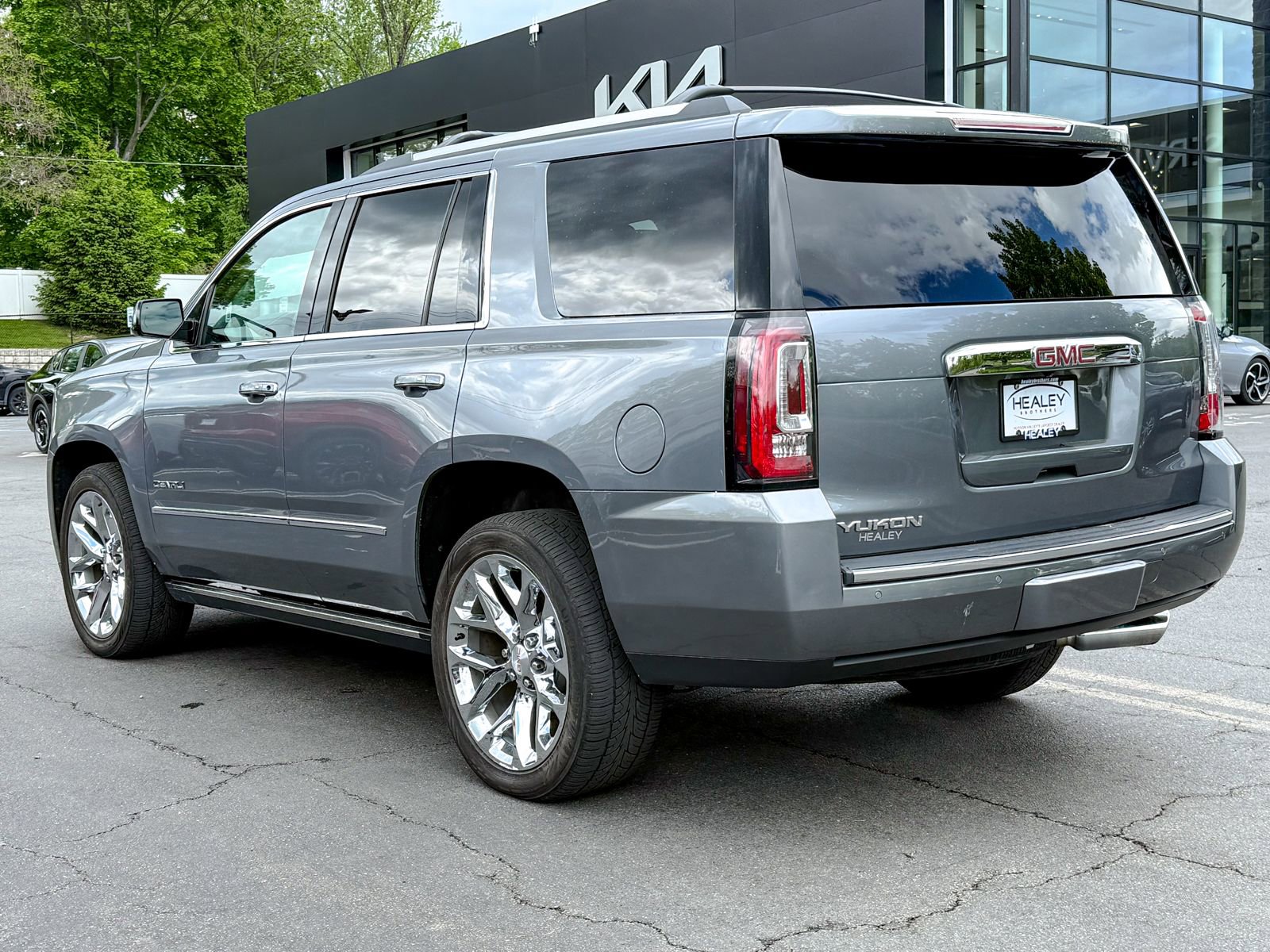 Used 2020 GMC Yukon Denali w/ Denali Ultimate Package AWD/4WD image 6