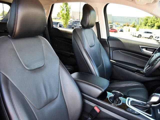 Used 2018 Ford Edge Titanium w/ Equipment Group 302A AWD/4WD image 36