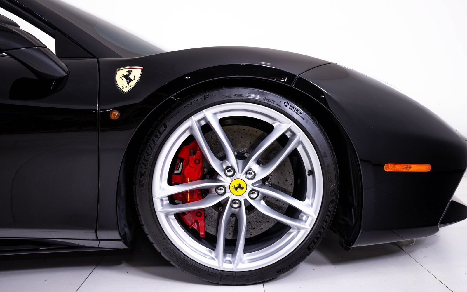 Used 2018 Ferrari 488 Spider RWD image 19
