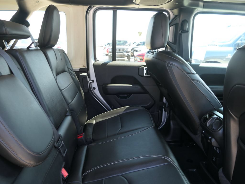 Used 2023 Jeep Wrangler Unlimited Sahara AWD/4WD image 22