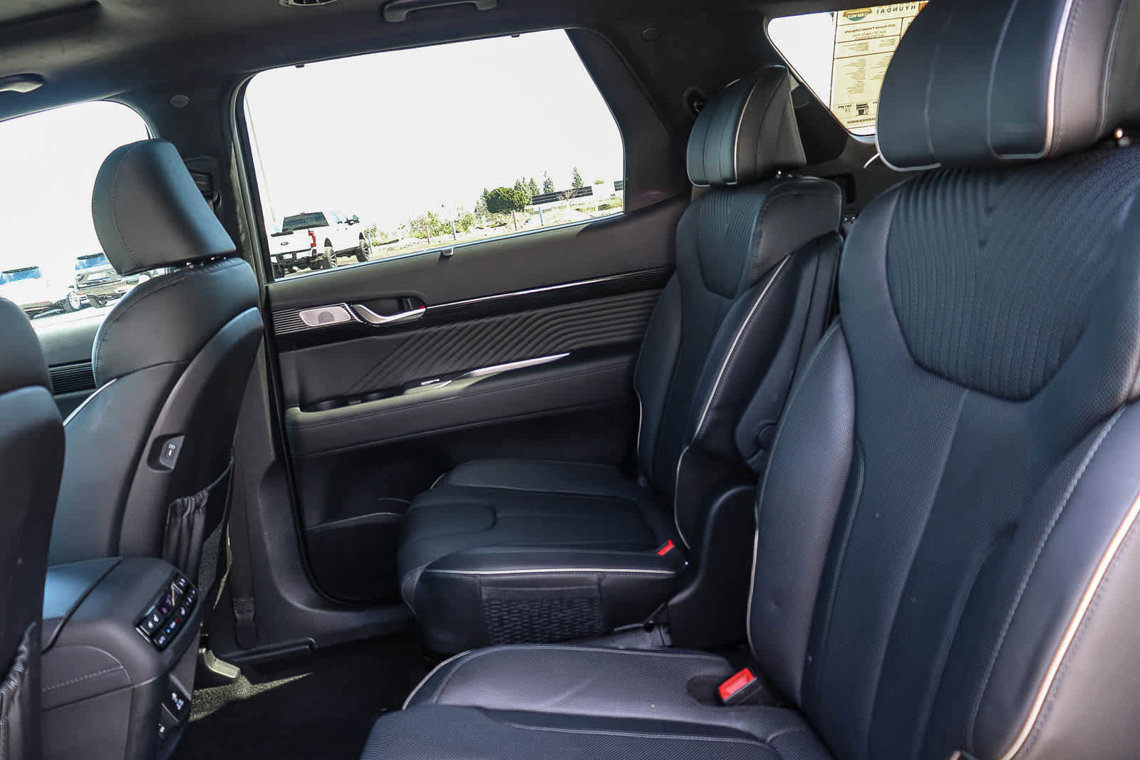 Used 2025 Hyundai Palisade Calligraphy image 23