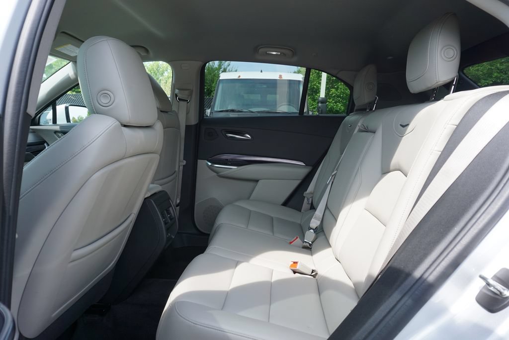 Used 2022 Cadillac XT4 Luxury w/ Cold Weather Package FWD image 39