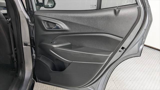Used 2025 Chevrolet Trax LT w/ LT Convenience Package FWD image 19