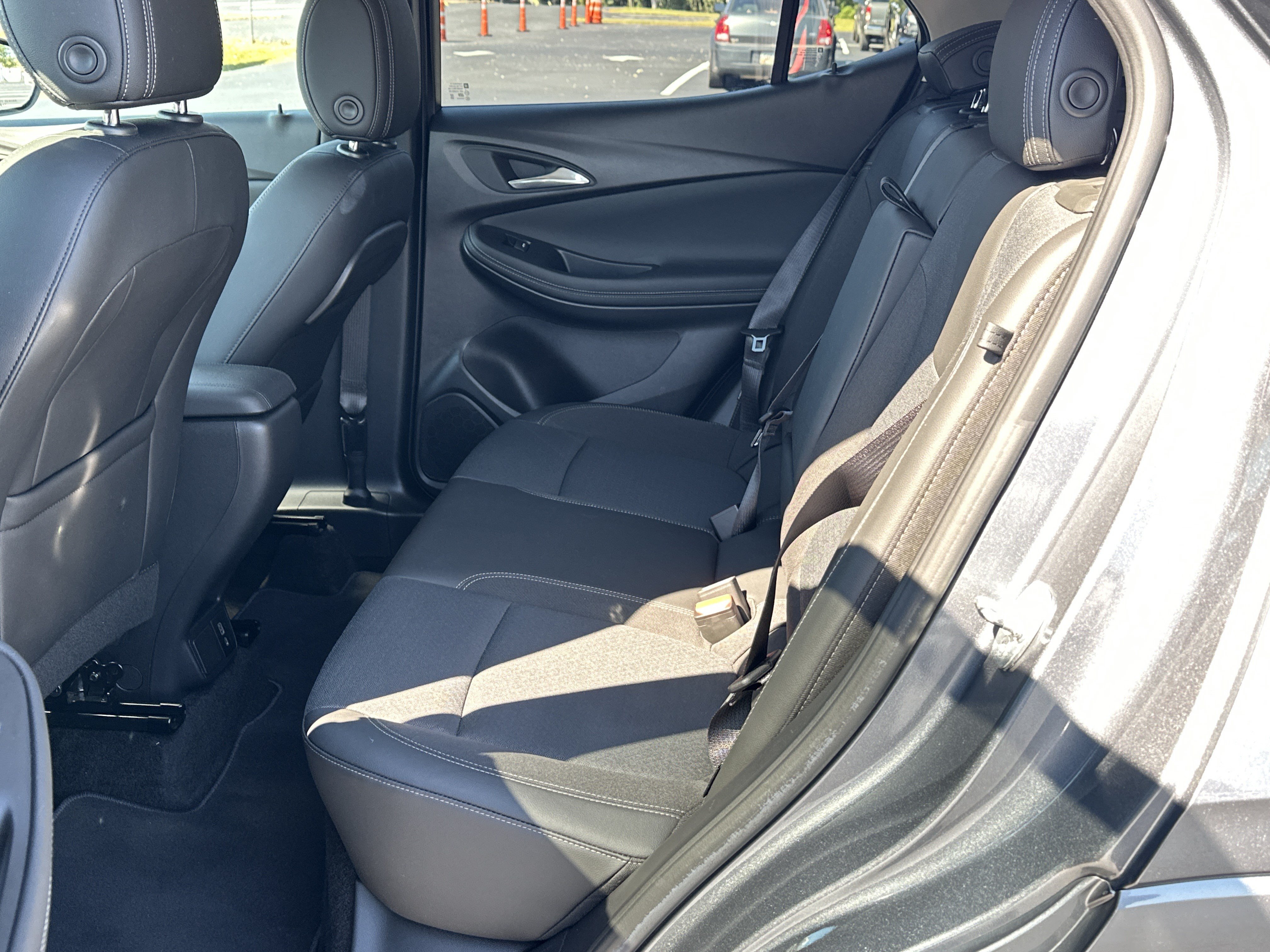 Used 2022 Buick Encore GX Select w/ Sport Touring Package FWD image 16