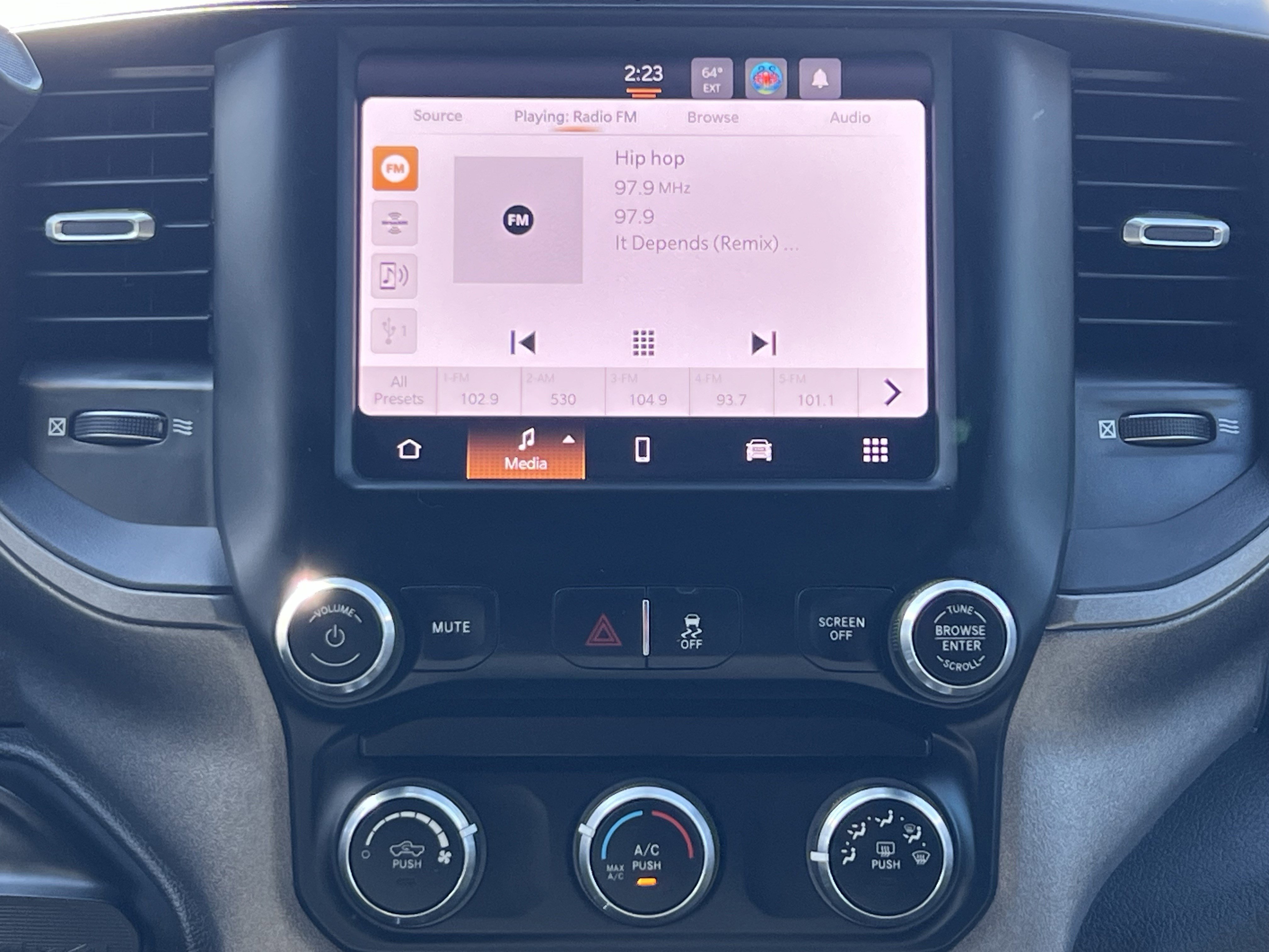 Used 2024 RAM 3500 Tradesman w/ Chrome Appearance Group image 15