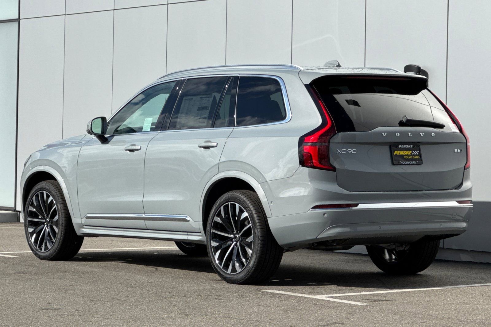 New 2026 Volvo XC90 B6 Ultra w/ Protection Package AWD/4WD image 3
