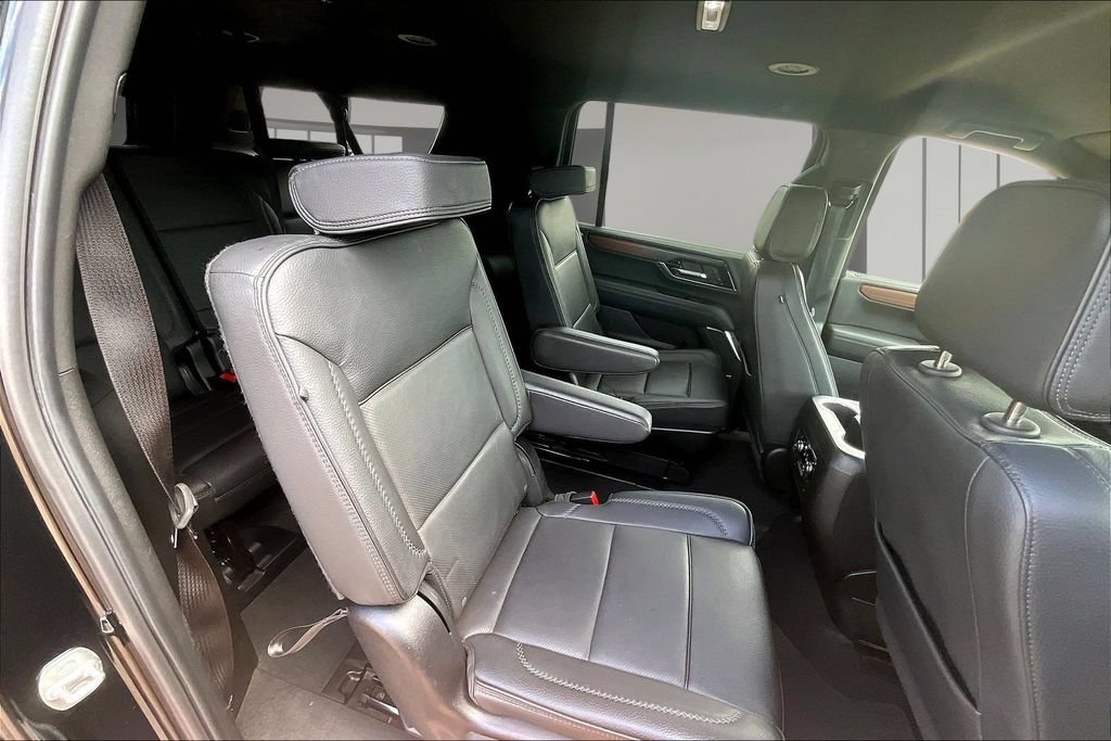 Used 2025 GMC Yukon XL Denali AWD/4WD image 28