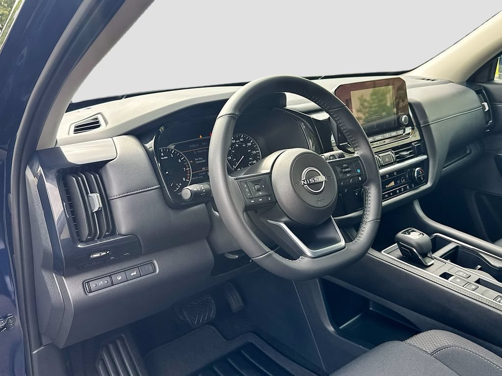 Certified 2025 Nissan Pathfinder SV FWD image 24