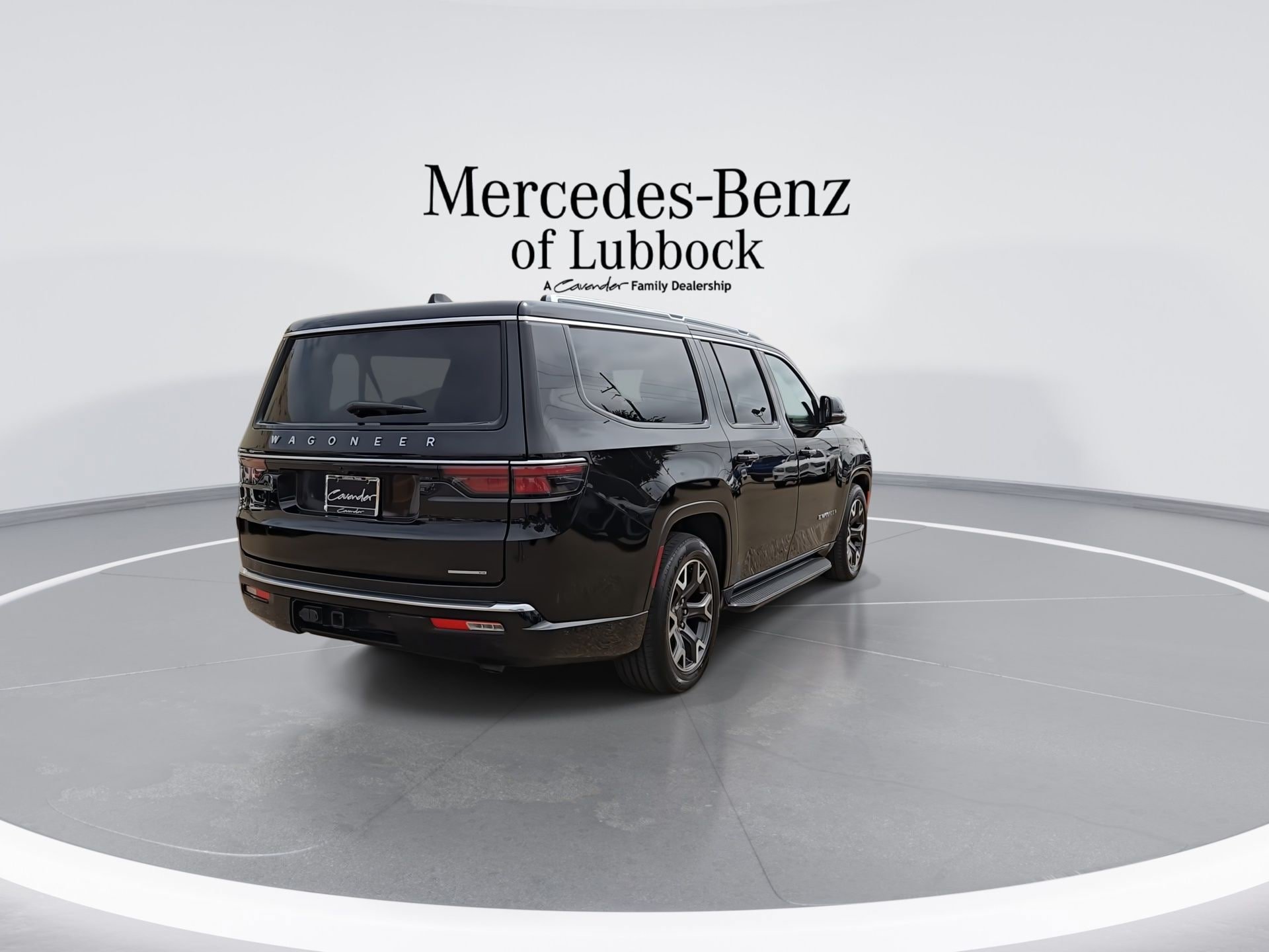 Used 2024 Jeep Wagoneer L Series III w/ Flexible Seating Group AWD/4WD image 8