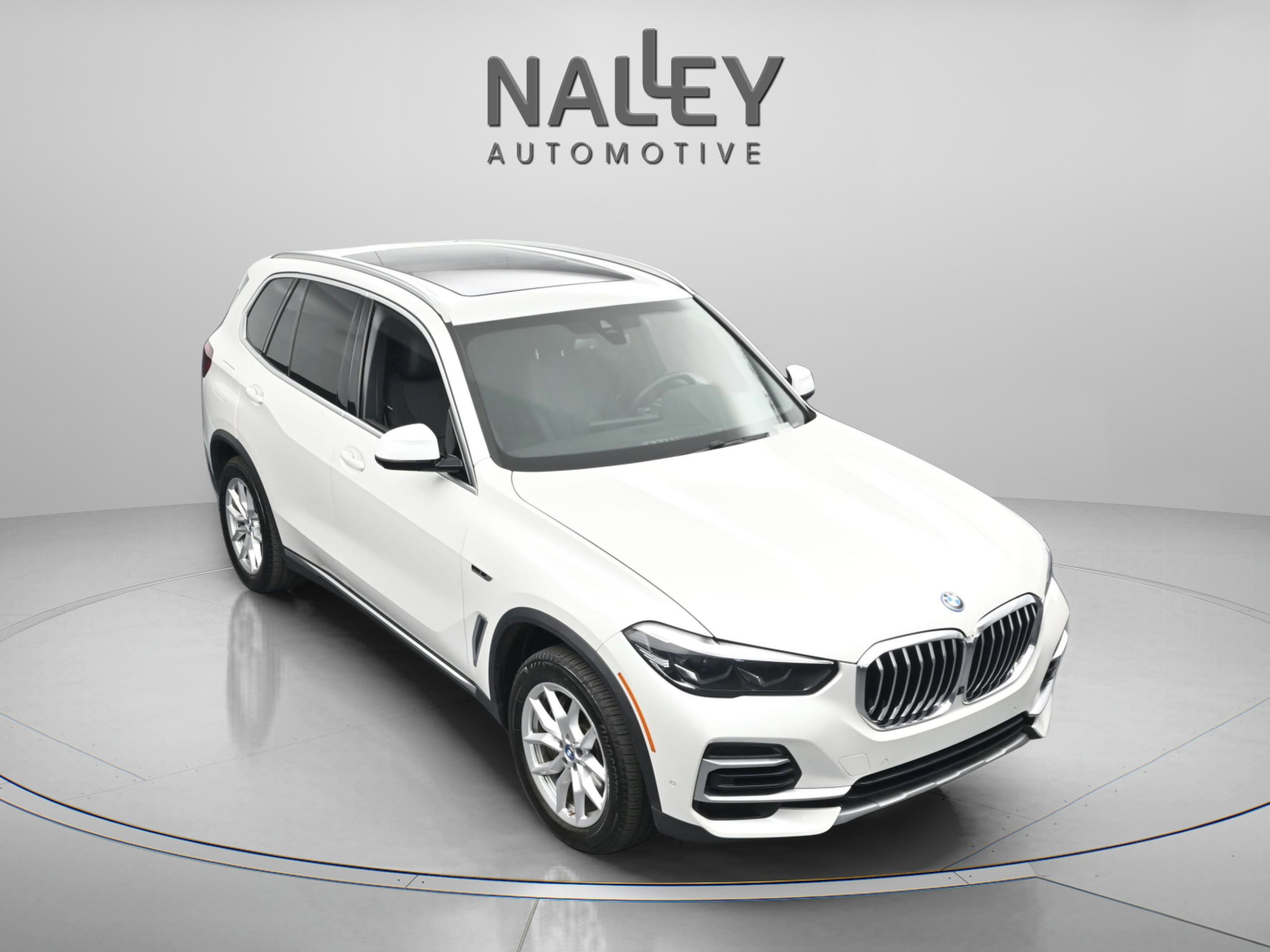 Used 2022 BMW X5 xDrive45e w/ Parking Assistance Package image 7