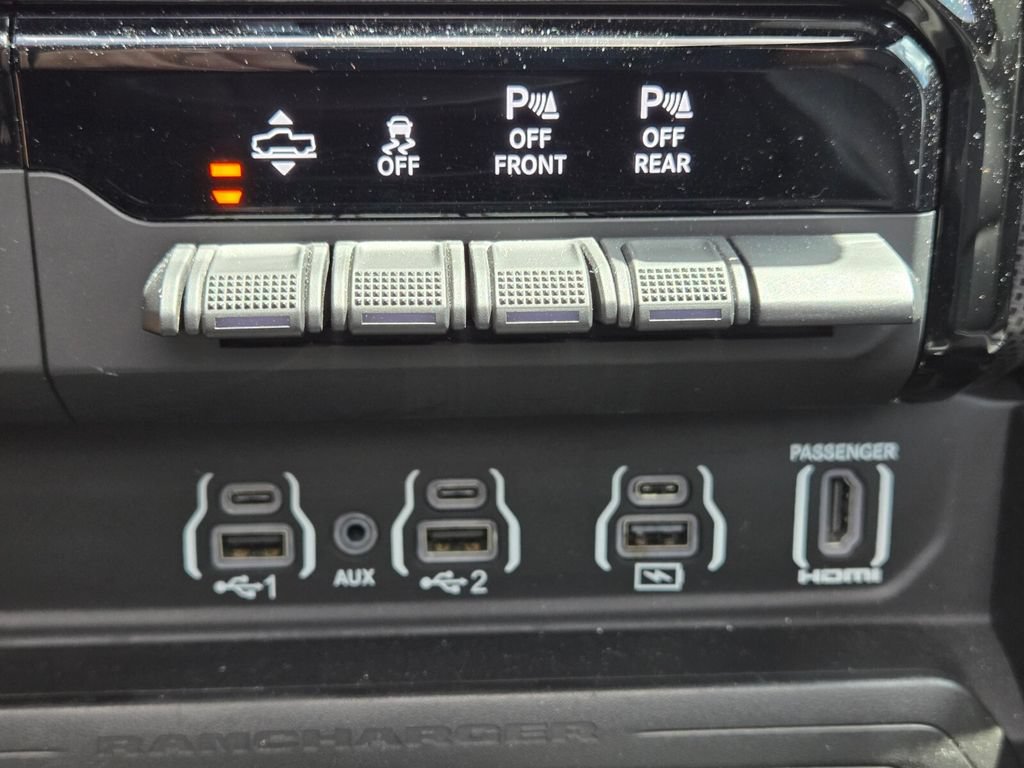 Used 2025 RAM 1500 Limited w/ Off Road Group AWD/4WD image 17
