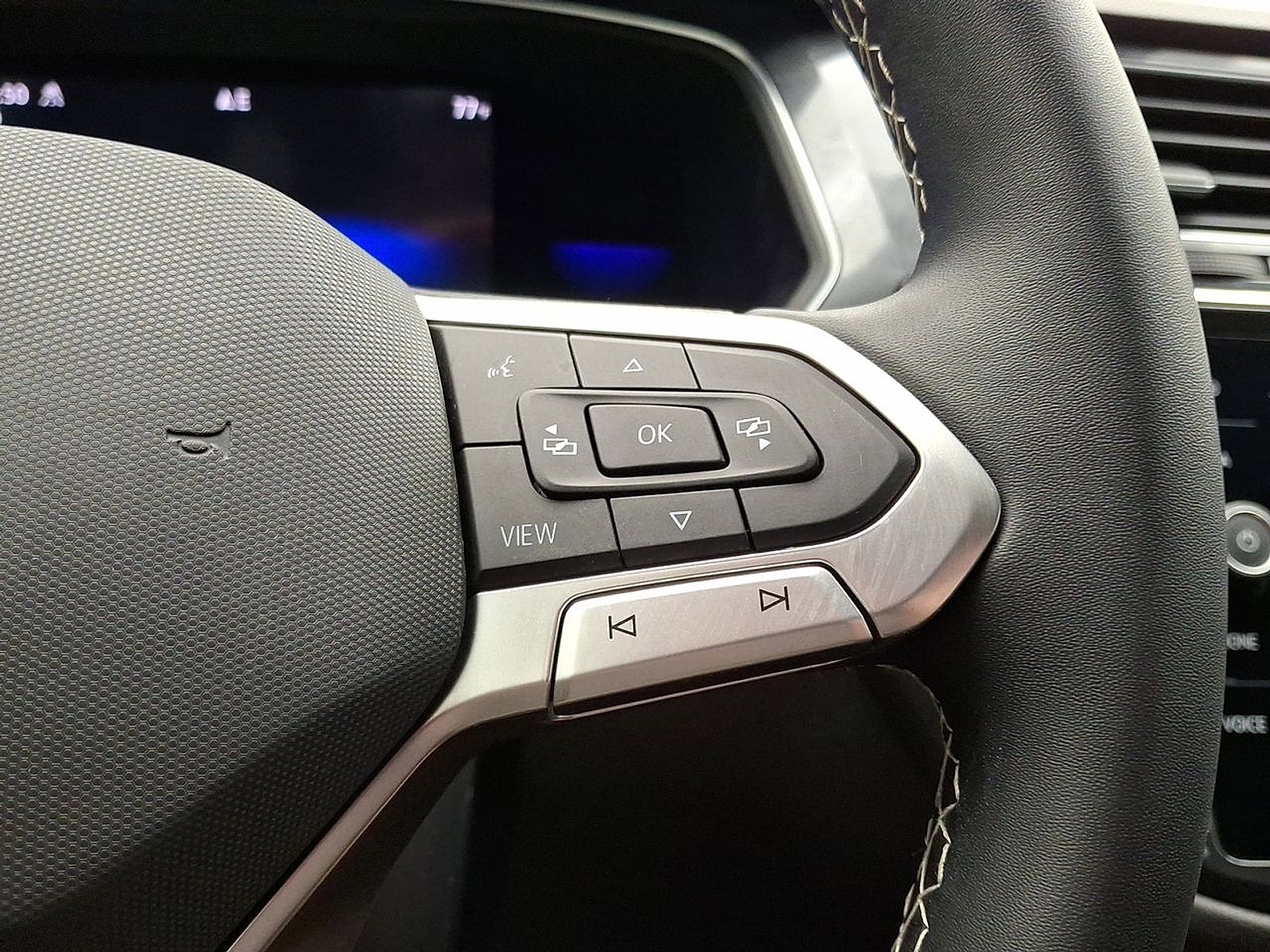 Used 2022 Volkswagen Tiguan SE image 18