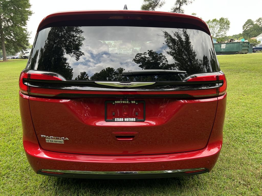 New 2026 Chrysler Pacifica Select image 4