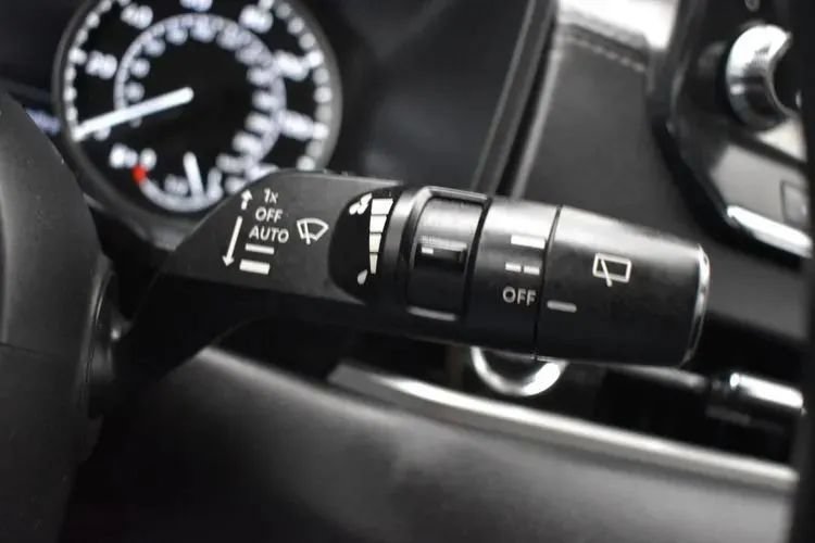 Used 2024 Mitsubishi Outlander FWD image 25