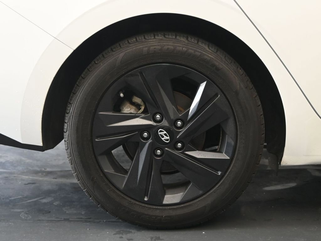 Used 2023 Hyundai Elantra SEL FWD image 9