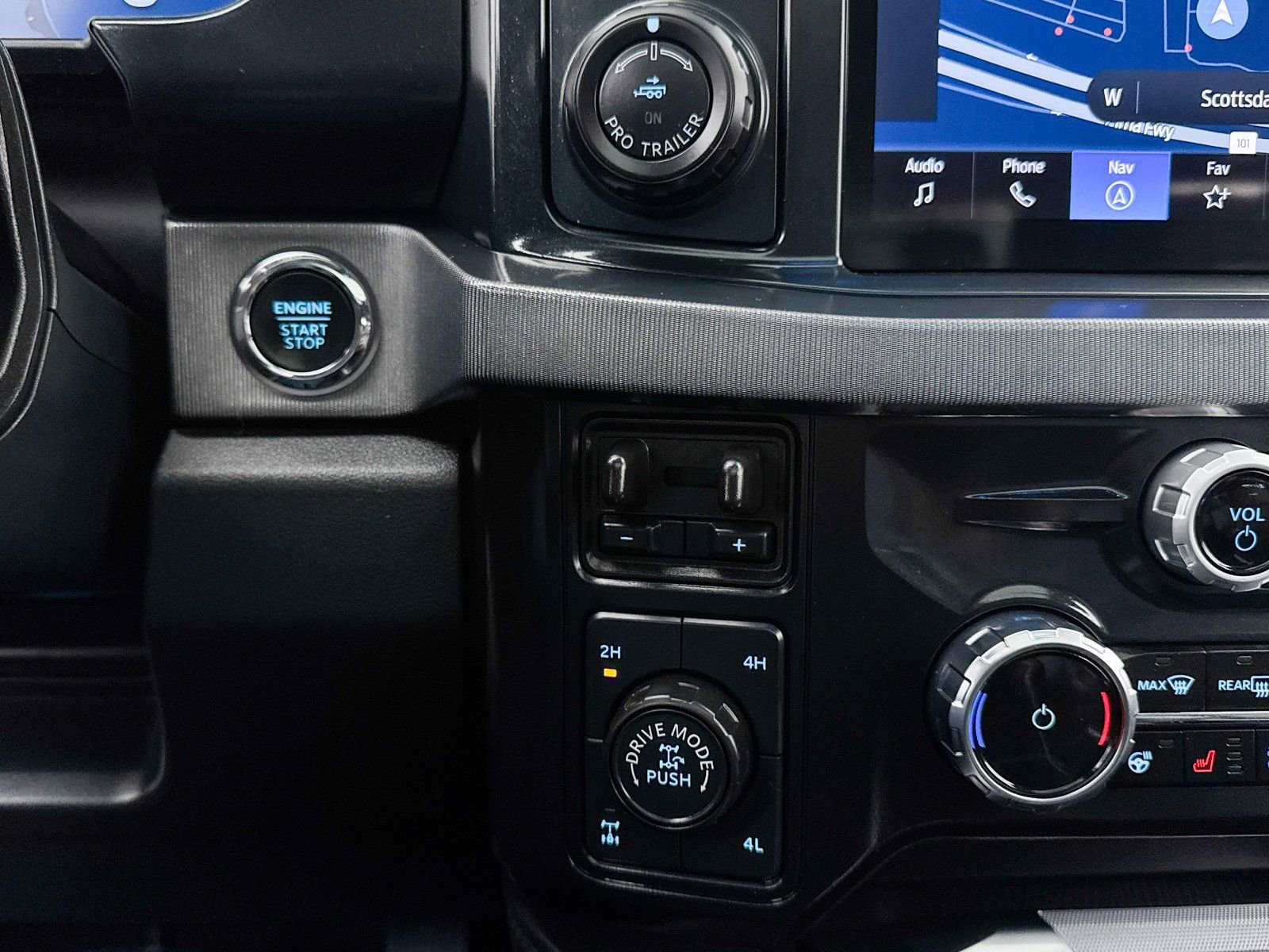 Used 2025 Ford F350 Platinum w/ Tremor Off-Road Package image 11