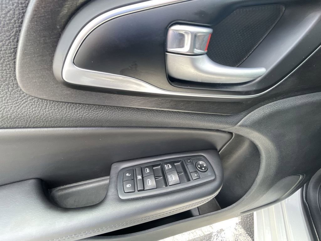 Used 2017 Chrysler 200 Limited Platinum FWD image 21