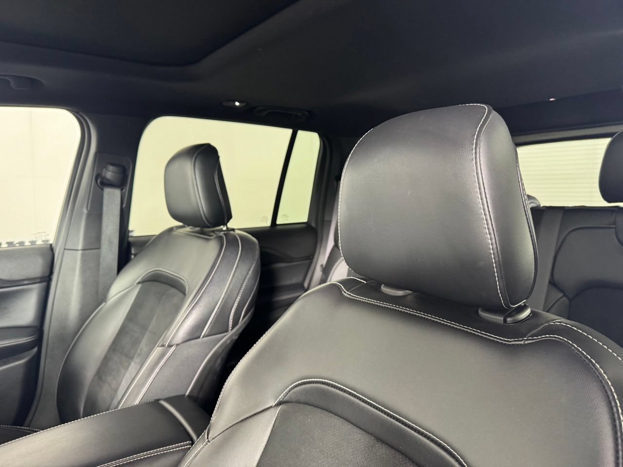 Used 2023 Jeep Grand Cherokee Altitude RWD image 10