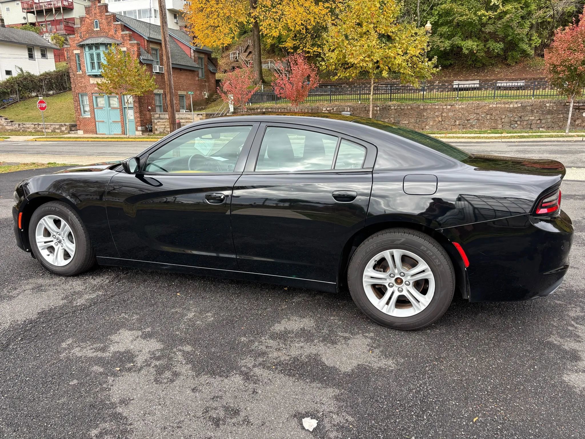 Used 2017 Dodge Charger SE w/ Popular Equipment Group image 4
