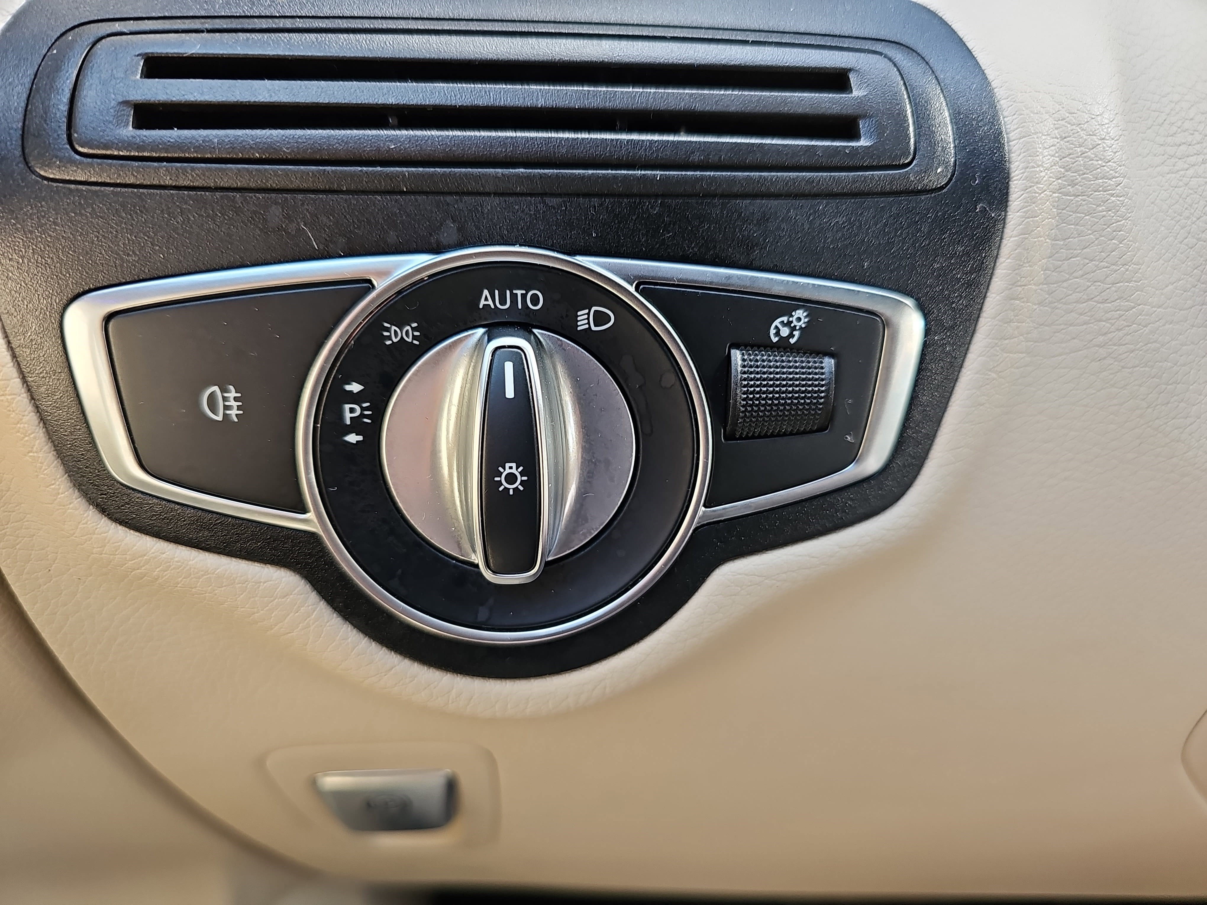 Certified 2021 Mercedes-Benz GLC 300 image 27