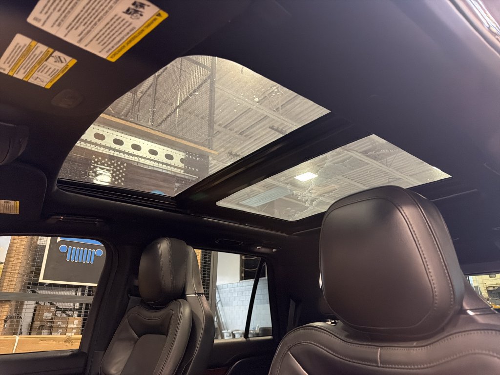 Used 2018 Lincoln Navigator Reserve w/ Technology Package AWD/4WD image 4