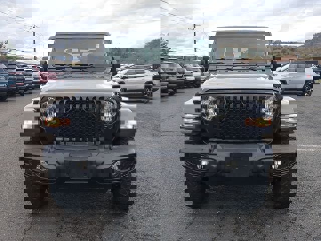Certified 2022 Jeep Gladiator Sport AWD/4WD image 2