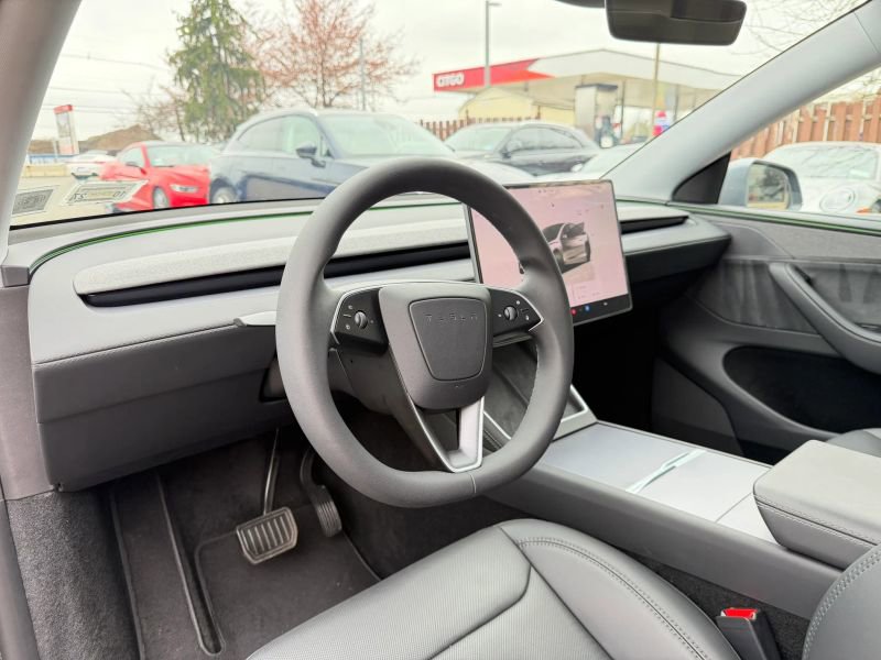 Used 2026 Tesla Model Y Long Range image 12